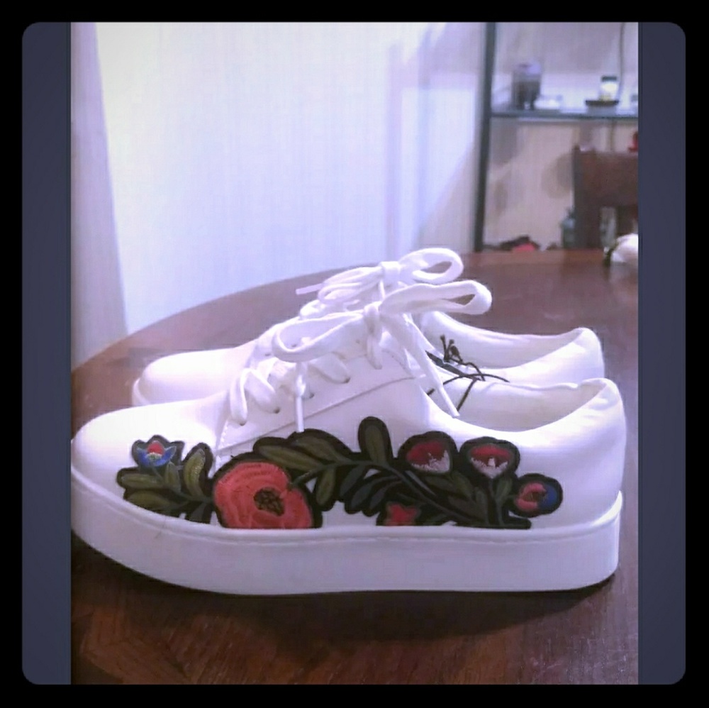 New Women Ladies Embroidered Flat Lace Up Leather